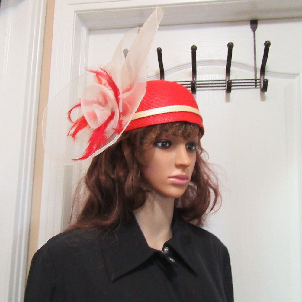 Ladies Guessing Vintage Red Woven basket type Hat